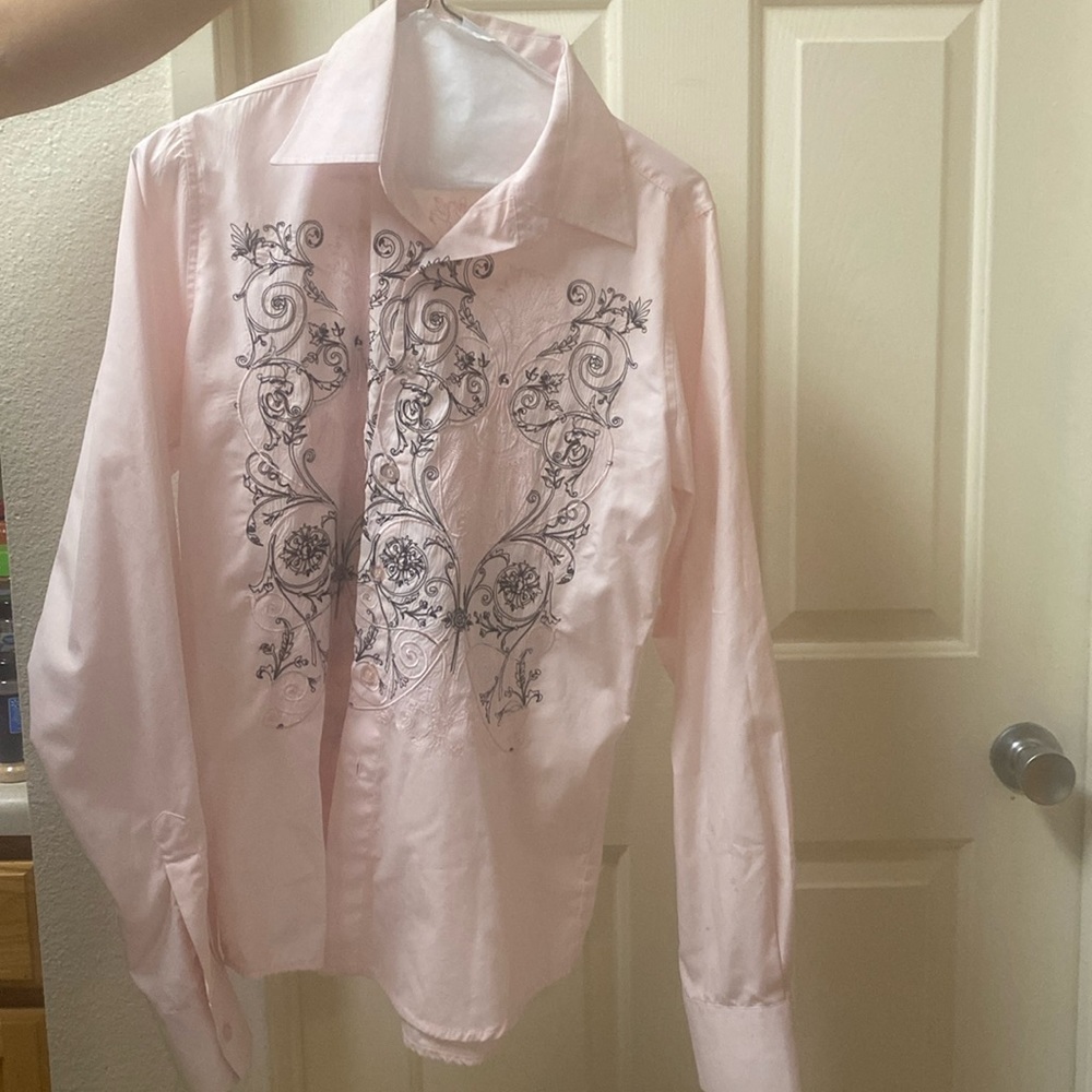 Intro Italy long sleeve. Color pink with black lines.